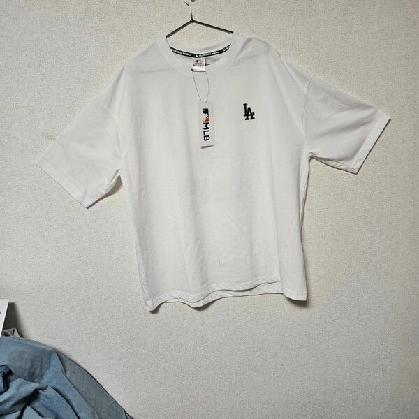 MLB【LAドジャース】フロントLA文字は、刺繍でバックプリントでロサンゼルスドジャースLAプリントTシャツ！サイズ3L