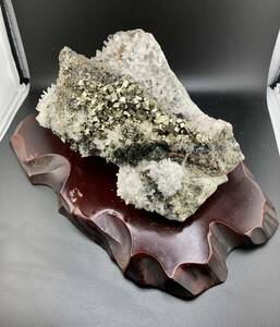 クリスタル（水晶） パイライト（黄鉄鉱） ガレナ（方鉛鉱） 共生 原石の置物 総重量約3.6kg 台座付 幅約23cm 高さ約12㎝
