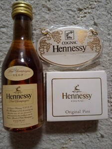 ヘネシー VSOP 40度 30ml （正規品）ミニチュアボトルとHennessyグッズ（非売品）