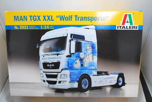 □　希少！未組立　ITALERI イタレリ　1/24　MAN マン　TGX XXL　Wolf Transporte ウルフトランスポーター　トレーラーヘッド　No.3921　□