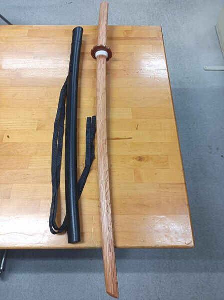 居合練習用の木刀、鞘セット 居合の練習用として、赤樫の木刀、つば、つば止