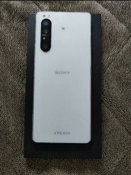 au Xperia 1 ii SOG01 ホワイト