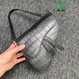  black shoulder bag high class leather car m crocodile bag wani leather genuine article . leather use lady's bag handbag pretty 