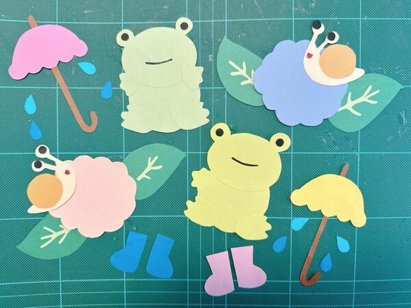 壁飾り 壁面 6月 梅雨 カエル 保育 施設 幼稚園 画用紙 ワンコイン制作