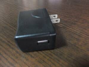 Docomo　USB ACアダプタ HW01　5V1A　