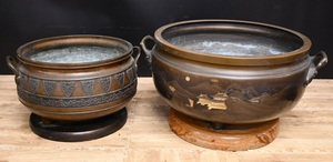 KY5-49　2個セット 古銅製 火鉢 三つ脚 中国文様 饕餮 唐銅　象嵌　風景文 茶道具 手炙り 総重量約16kg アンティーク