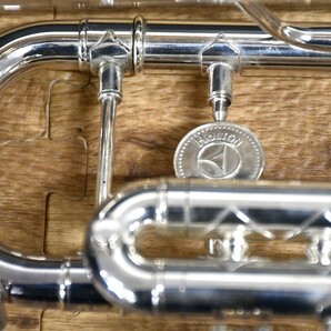 NY5-32【現状品】HOLTON SYMPHONY T101 トランペット ホルトン 楽器 金管楽器 ハードケース付き 音出し未確認 中古品 保管品の画像6