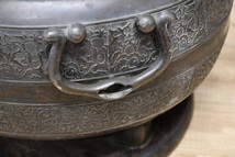 KY5-34　古銅製　火鉢　三つ脚　中国文様　饕餮　唐銅　茶道具　手炙り　総重量約8kg　アンティーク_画像3