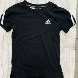 【送料無料】：addidas アディダスTシャツ　黒　後ろの３本ラインがかっこいい！　7-8歳　130cm　♯NEXT