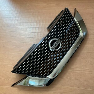  Nissan original Serena C27 previous term AUTECH "Autech" original front grille 62310-8A28D radiator grill emblem attaching gome private person anonymity delivery correspondence 