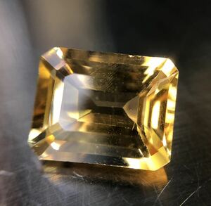 非加熱 VVS 天然イエローシトリン 3.15 Ct カラット