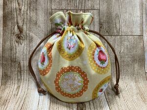 巾着袋 巾着　いちご　花柄　丸底　ハンドメイド ミニ巾着 drawstring bag handcrafted