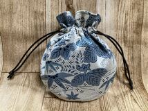 巾着袋 巾着　植物　蝶　和柄　丸底　ハンドメイド ミニ巾着 drawstring bag Japanese pattern handcrafted _画像1