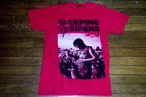 0207.2# блокировка футболка #SLEEPING WITH SIRENS/ красный / принт [ б/у /S размер ]s Lee булавка g* with * сирена z( стоимость доставки 180 иен [.60]