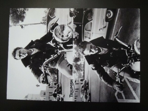 A4 額付き ポスター ジェームズディーン James Dean トライアンフ バイク 白黒 写真