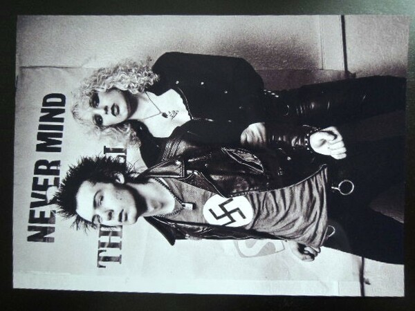 A4 額付き ポスター シドビシャス Sid Vicious ナンシー Nancy Spungen モノクロ Sid And Nancy フォトフレーム 額装済み