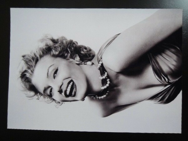 A4 額付き ポスター マリリンモンロー Marilyn Monroe ハリウッド 写真 モノクロ 高画質 フォトフレーム 額装済み