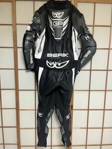 BERIK ベリック　レーシングスーツ 52