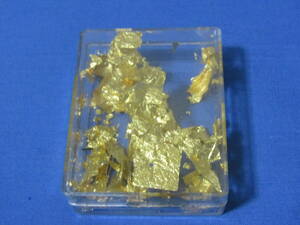 金箔　ケースサイズ ： 約:5.7 x 4.5 x 1.8 cm