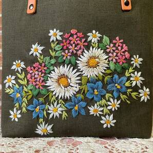 ハンドメイド 手刺繍 リネン スイスアルプスの花 本革持ち手 トートバッグの画像5
