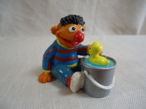 USma pet Sesame Street a- knee playing in water 5 centimeter doll decoration thing 