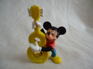 ＵＳ　ディズニー　ミッキーマウス　ギター　8番　7.7センチ　ドール　飾り物
