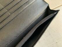 ◆M14◆やや難有 CORUNDUM　コランダム　イタリア製 カーボンレザー 長財布　ブラック　_画像4