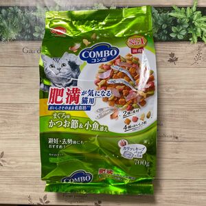 コンボ キャット 肥満が気になる猫用 まぐろ味・かつお節・小魚添え 700g（140g×5袋）×1個 日本ペットフード