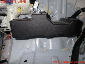 5UPJ-96256742]ハイエースバン200系(KDH201V)ヒューズボックス2 中古