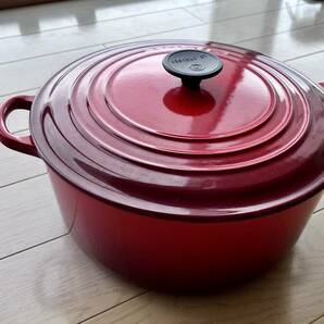 Le Creuset signature dutch oven ルクルーゼ 両手鍋 ココット・ロンド 28cm 6.7L チェリーレッド の画像1