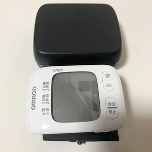 オムロン 手首式血圧計 HEM-6230