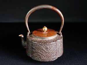 ■鉄瓶 木瓜形 斑紫銅蓋 梅摘 山水図 急須 湯沸 茶器 煎茶道具 金属工芸 南部鉄器 龍文堂 茶道具 鉄製 1523g