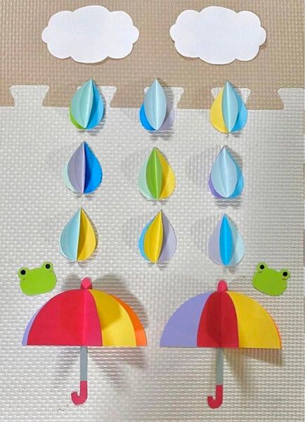 壁面飾り 6月 傘 カエル 雨粒 梅雨 画用紙 保育園 製作 施設 こども園