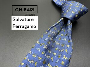 【美品】Salvatore Feragamo　フェラガモ　動物柄　ネクタイ　3本以上送料無料　ブルー系　0502211