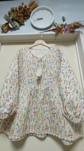 【新品】★大きいサイズ★Live＊in＊comfort(フェリシモ)★華やかな花柄プリントが素敵な春らしい揺ったりブラウス♪サイズ／3L_画像1