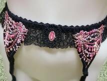 刺繍糸はキラキラ光沢が有り、豪華で綺麗