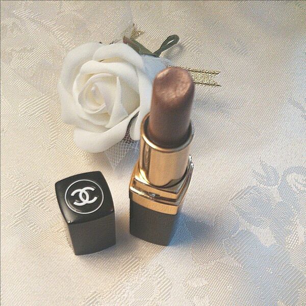 【 CHANEL】 シャネル ルージュ 84 〈BEIGE DE CHANEL〉 口紅