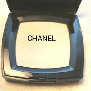 【CHANEL】 シャネル　 プードゥル ルミエール　パウダー　 コンパクト　 フェイスパウダー　ハイライト　ラメ