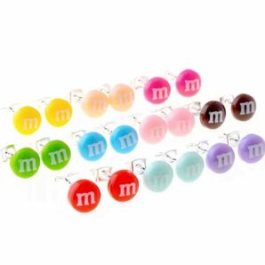 M&M'sのピアス 5ペアセット