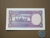 パキスタン　２ルピー紙幣　ピン札_画像2
