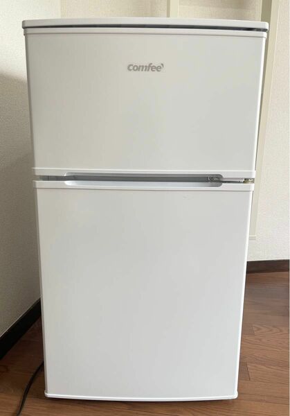 COMFEE' 冷凍冷蔵庫 90L 2ドア ホワイト RCT90WH/E 2023年製　耐熱天板電子レンジ上起き可能　美品中古品