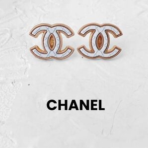 【CHANEL】ヴィンテージ　ボタン　ピアス　ゴールド　ホワイト