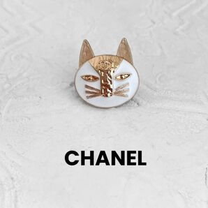 【CHANEL】ヴィンテージ　ボタン　ブローチ　ゴールド　ホワイト