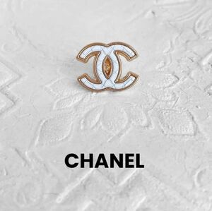 【CHANEL】ヴィンテージ　ボタン　ブローチ　ゴールド　ホワイト