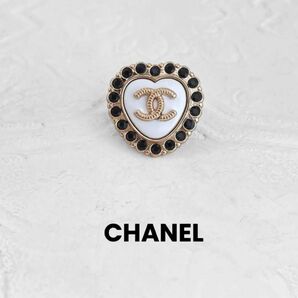 【CHANEL】ヴィンテージボタン　ブローチ　ゴールド　ホワイト　ブラックビジュ