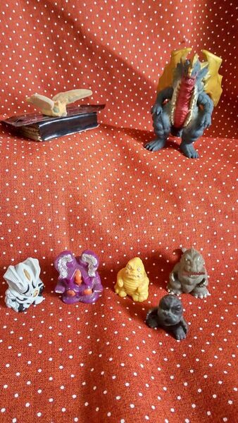 キモカワ怪獣全員集合 全七体