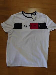 トミーヒルフィガー　Tシャツ　新品未使用　タグ付き　送料込み