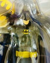 YAMATO「BATMAN WAVE 2 BATMAN（未開封品）」、DC Direct「BATMAN BEGINS: BATMAN IN FLIGHT STATUE（パッケージなし）」2個まとめて_画像3