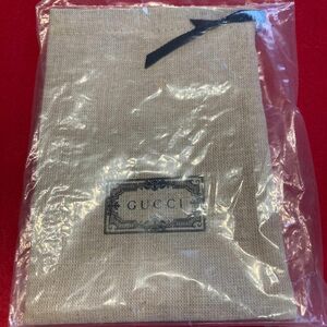 GUCCI グッチ　アクセサリー　布袋　巾着　送料無料　新品未使用品