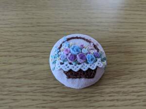 花かご　刺繍ブローチ